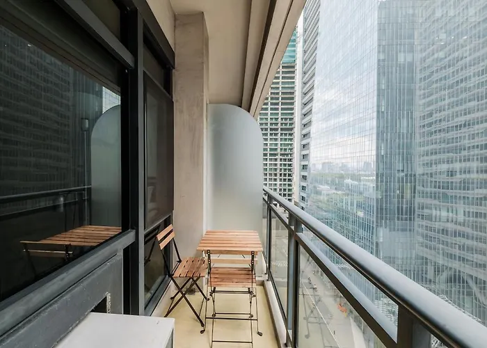 Free Parking At Gramercy With Big Tv And Fast Wifi