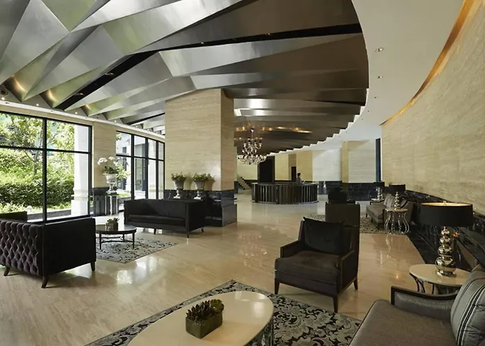 Apartment Free Parking At Gramercy With Big Tv And Fast Wifi