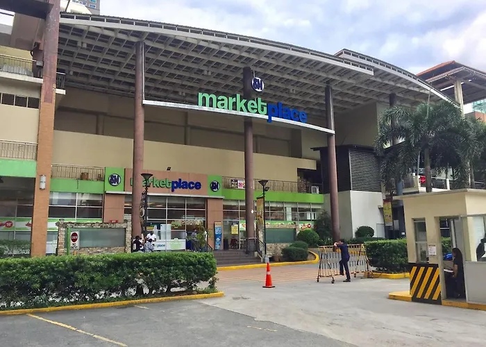 Free Parking At Gramercy With Big Tv And Fast Wifi